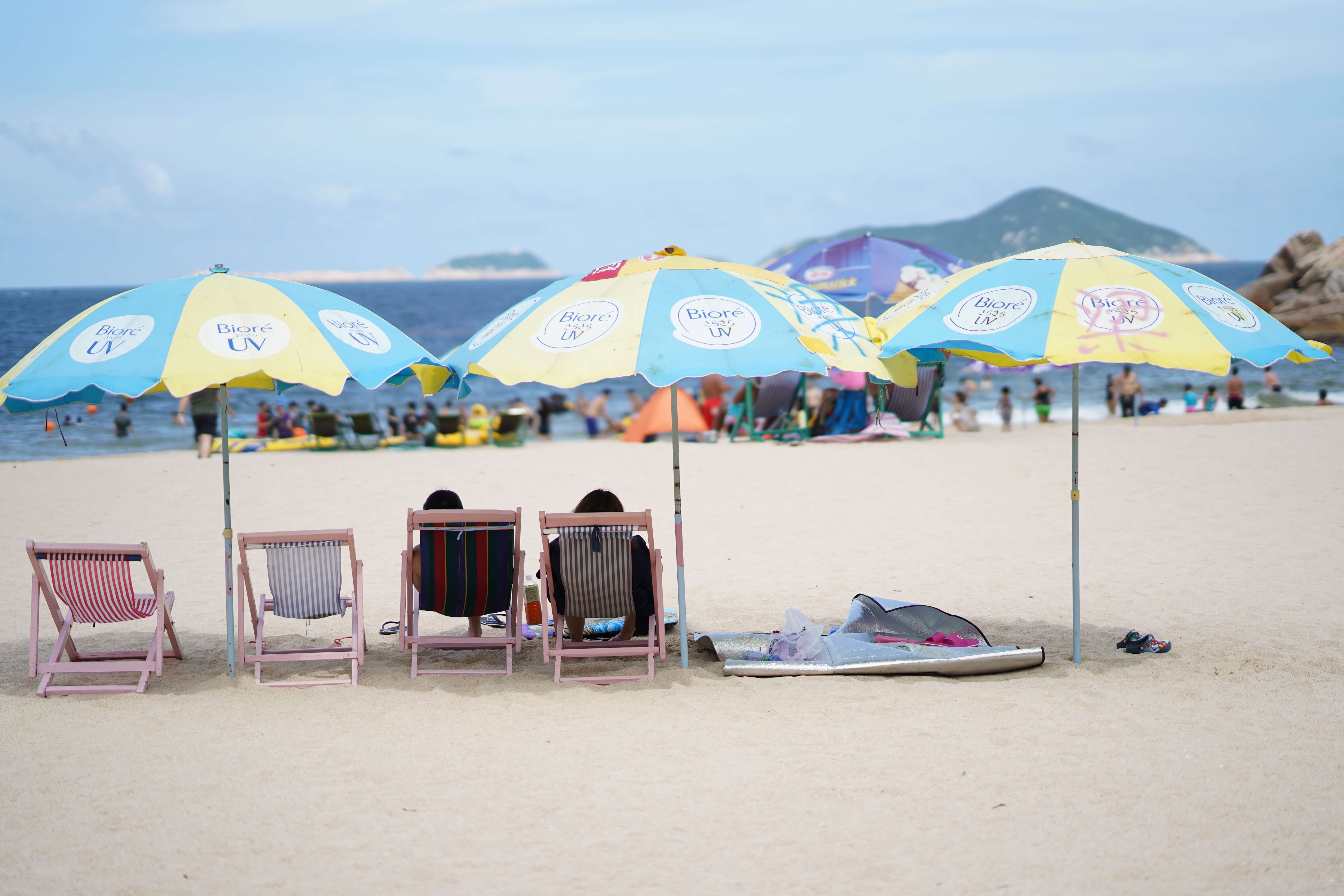 What to take to the beach - beach gear 