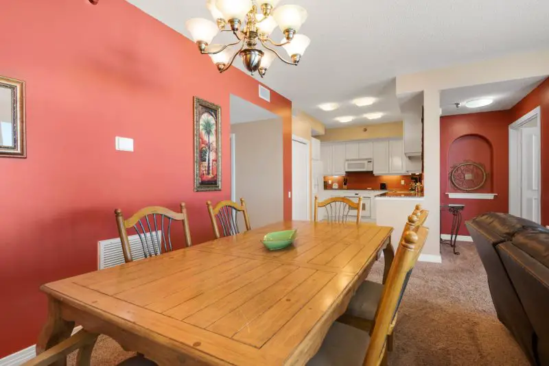 E Penthouse 17C Dining