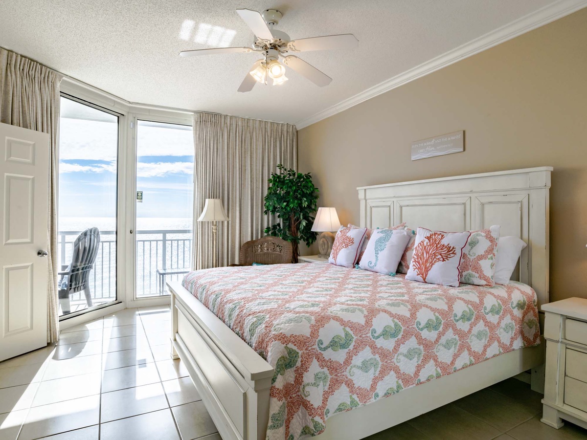 Coastal Dreamin 902 Bedroom