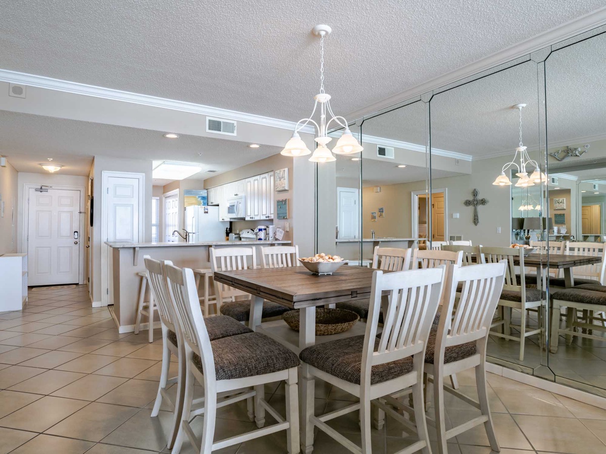 Coastal Dreamin 902 Dining