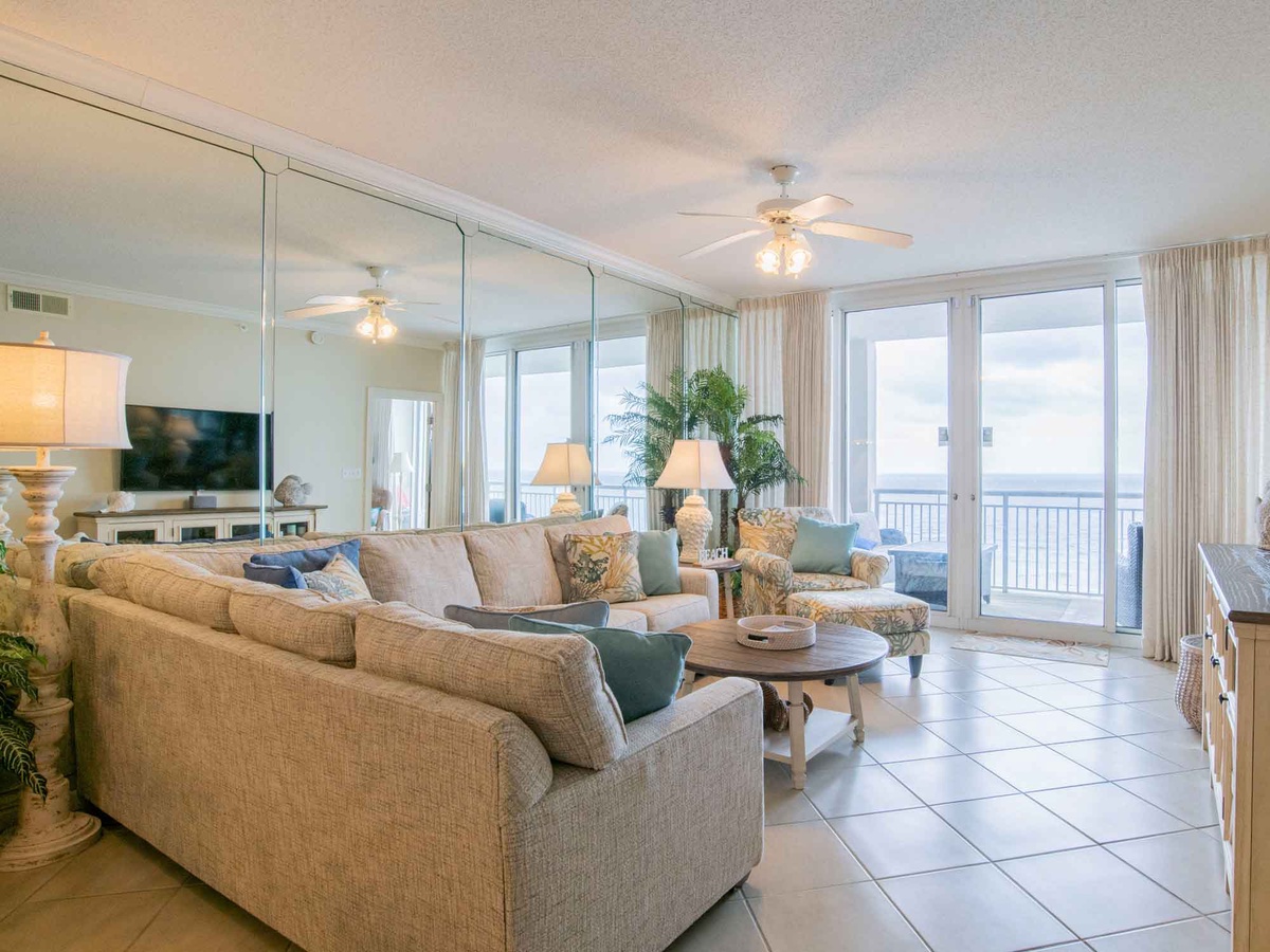 Coastal Dreamin 902 Living Room