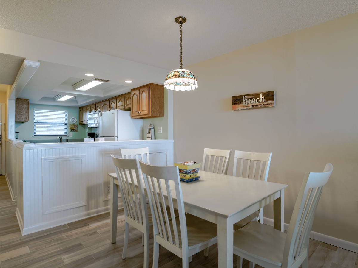 Emerald Surf 108 Dining Area