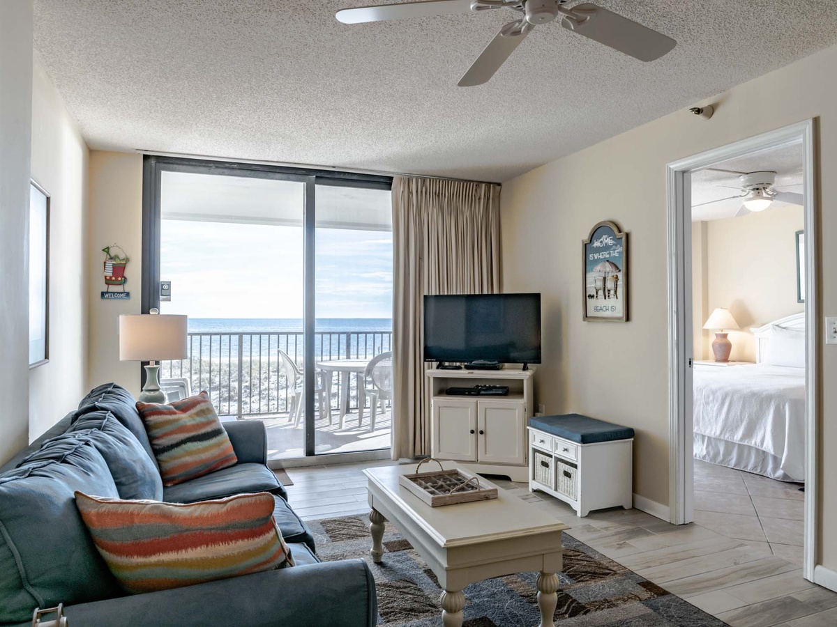 Emerald Surf 108 Living Area