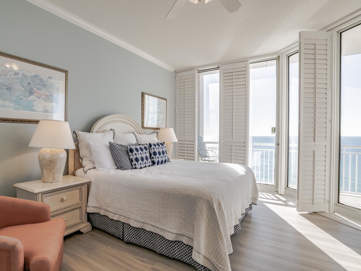 Pearl 1706 Bedroom