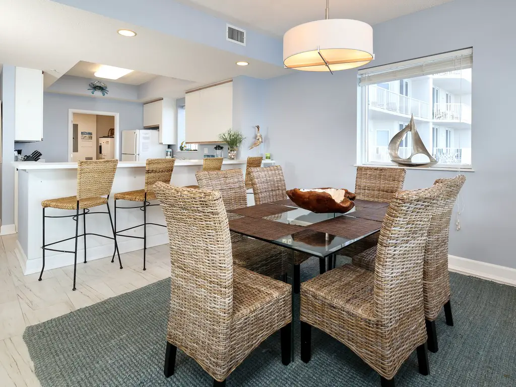 Unit 601 Dining Area